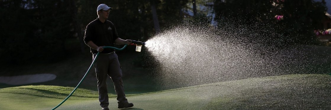 Greenkeeping am Golfplatz von Crans Montana Golf Omega European Masters in Crans Montana 2016 Copyright by : sampics Photographie Bierbaumstrasse 6 81243 München TEL.: ++49/89/82908620 , FAX : ++49/89/82908621 , E-mail : sampics@t-online.de Bankverbindung : Hypovereinsbank München  Konto : 1640175229 , BLZ 70020270 IBAN : DE78700202701640175229   BIC  : HYVEDEMMXXX weitere Motive finden sie unter :  www.augenklick.de